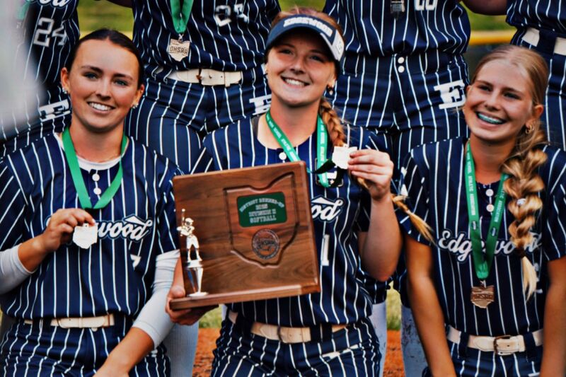 Image for the Tweet beginning: 🥎 GALLERY: Edgewood vs. Kings